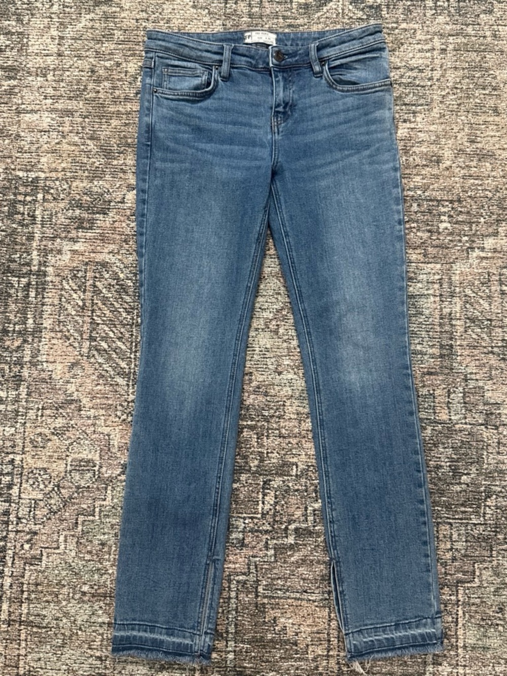 Free People Skinny Jeans in Medium Blue Wash Size 28